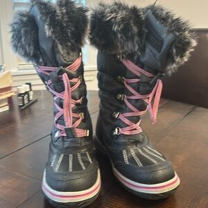 Girls/ woman’s boots size 5 warm good condition